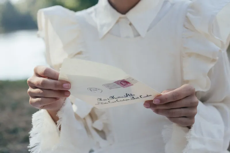 Paper Beats Notification: Why Gen Z Is Getting Romantic the Old-School Way